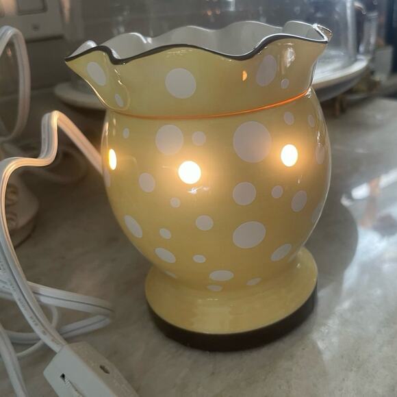 Scentsy Dotty candle warmer - Picture 6 of 10
